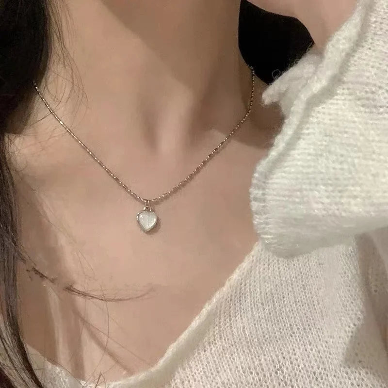 Elegant Heart Zircon Pendant Necklace – Multilayer Clavicle Chain with Magnetic Clasp