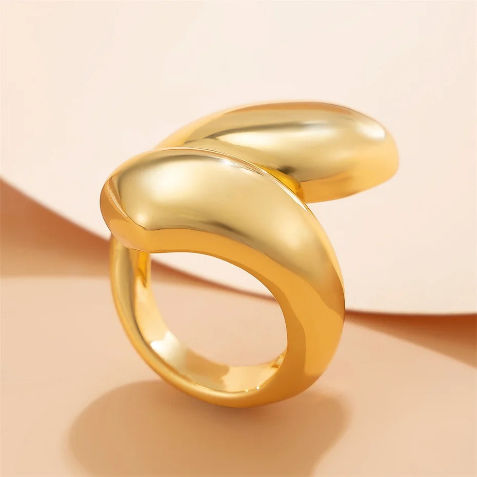 Ophira Ring – Vintage-Inspired Geometric Snake Band