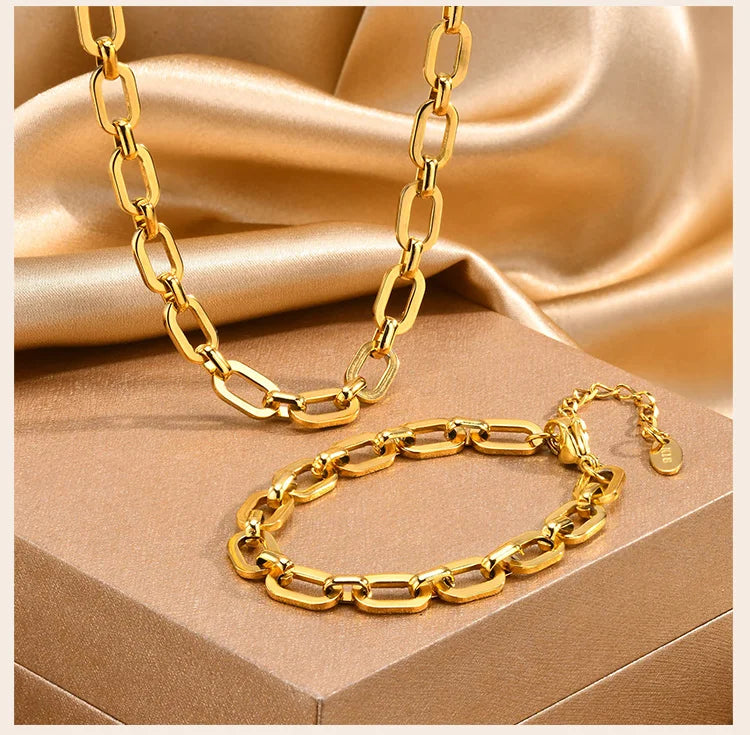 Mariner Luxe Necklace – Chunky Oval Link Gold Tone Chain