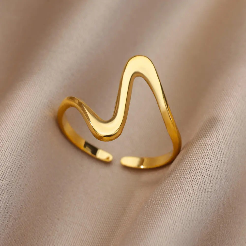 Lumiére Ring – Modern Gold-Tone Elegance