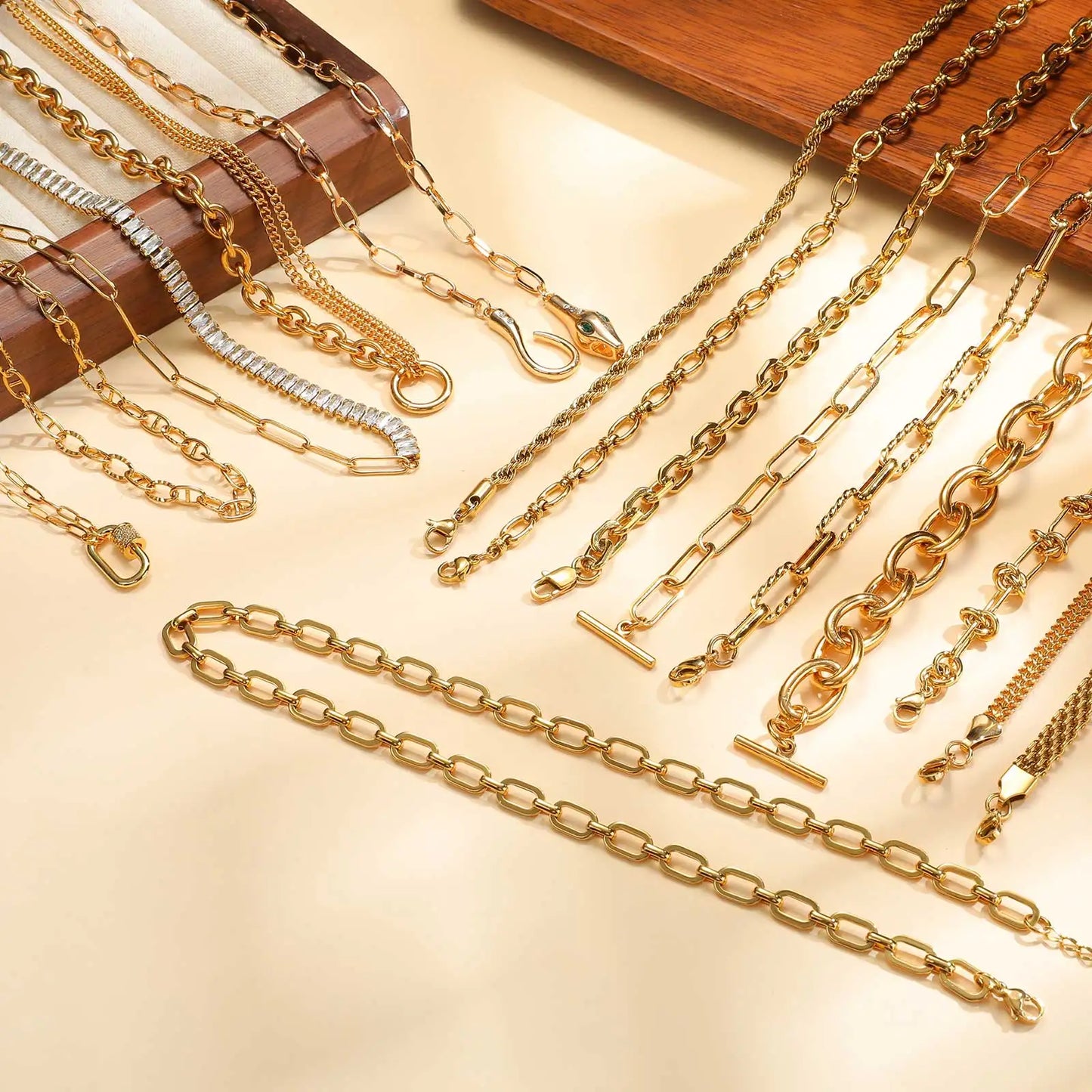 Mariner Luxe Necklace – Chunky Oval Link Gold Tone Chain
