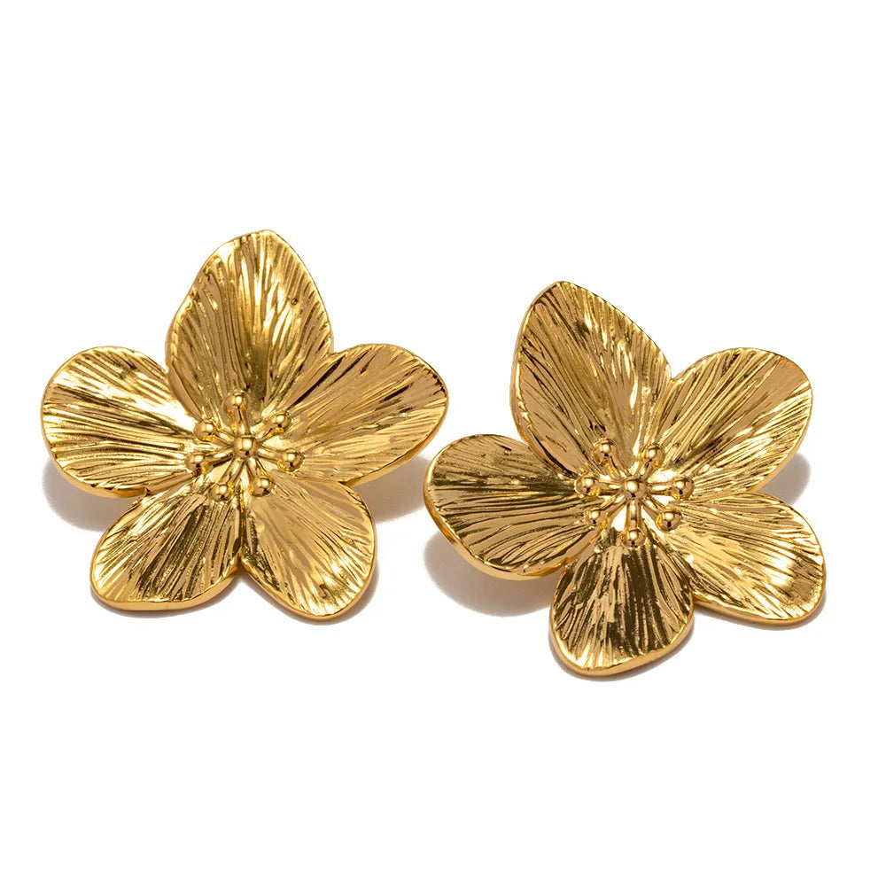 Petal Arc Set – Chic Gold-Tone Flower Earrings for Every Occasion