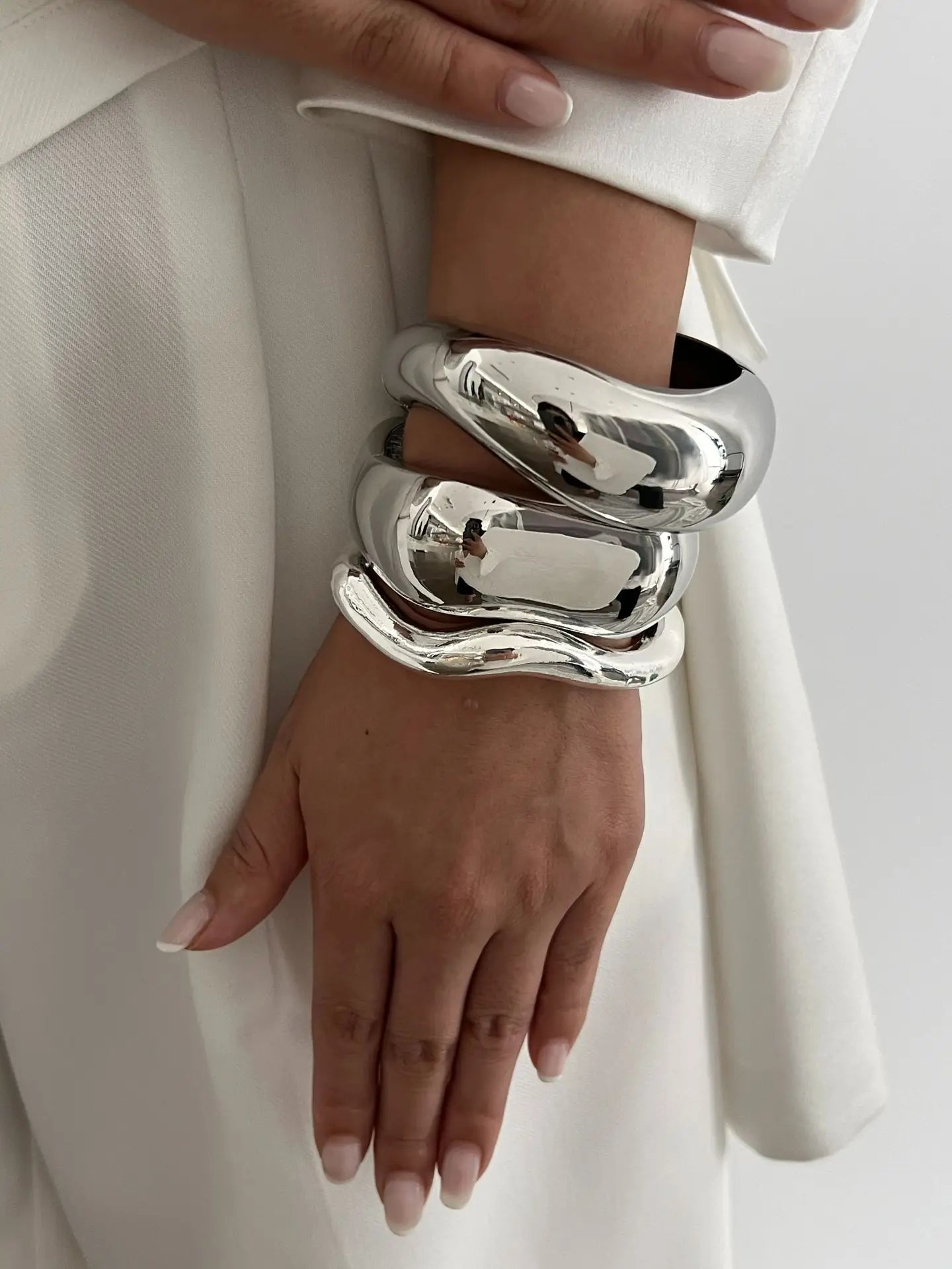 Vintage Wide Statement Cuff Bangle – Gold & Silver Tone Geometric Metal Spring Bracelet