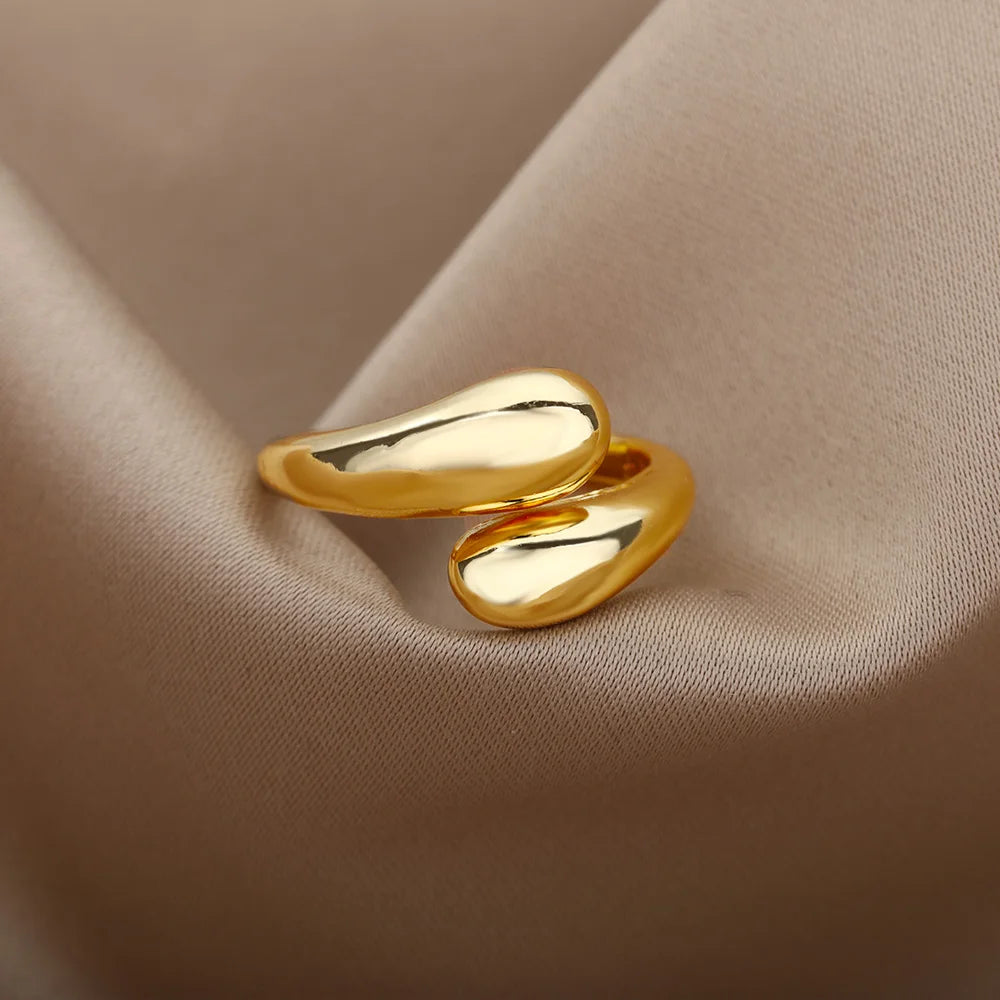 Lumiére Ring – Modern Gold-Tone Elegance
