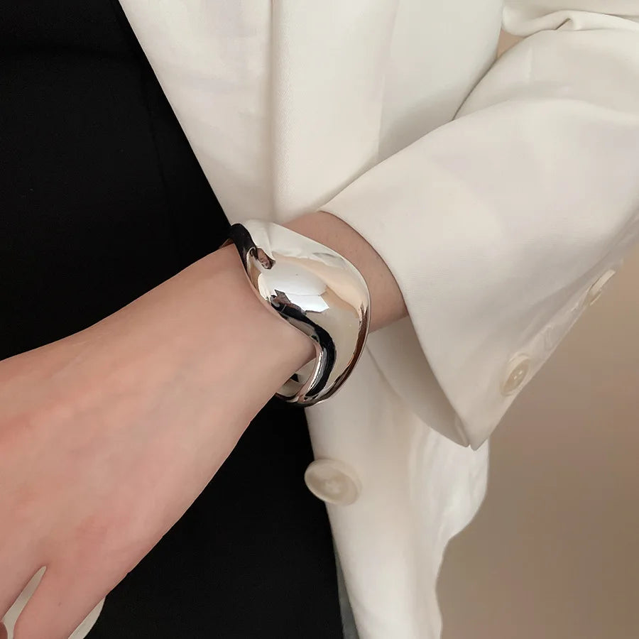 The Paradox Cuff – Asymmetrical Geometric Statement