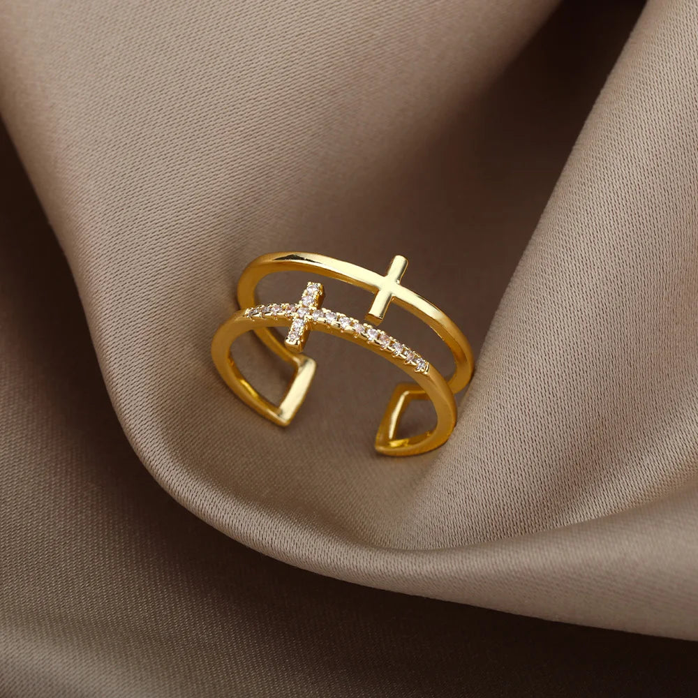 Lumiére Ring – Modern Gold-Tone Elegance
