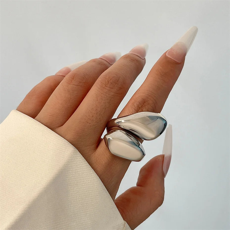 Ophira Ring – Vintage-Inspired Geometric Snake Band