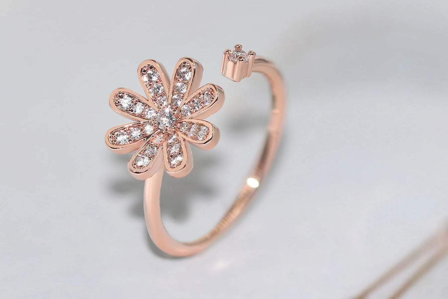 Chic Flower Finger Ring – Rose Gold Tone with Sparkling Gem