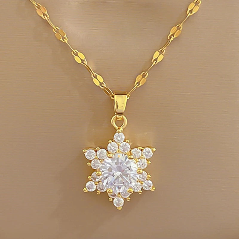 Golden Embrace: Luxe Stainless Steel Lips & Star Pendant Necklace